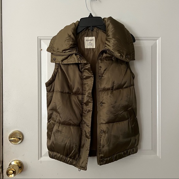 NWT Old Navy Puffer Vest Sz XS - Picture 3 of 8